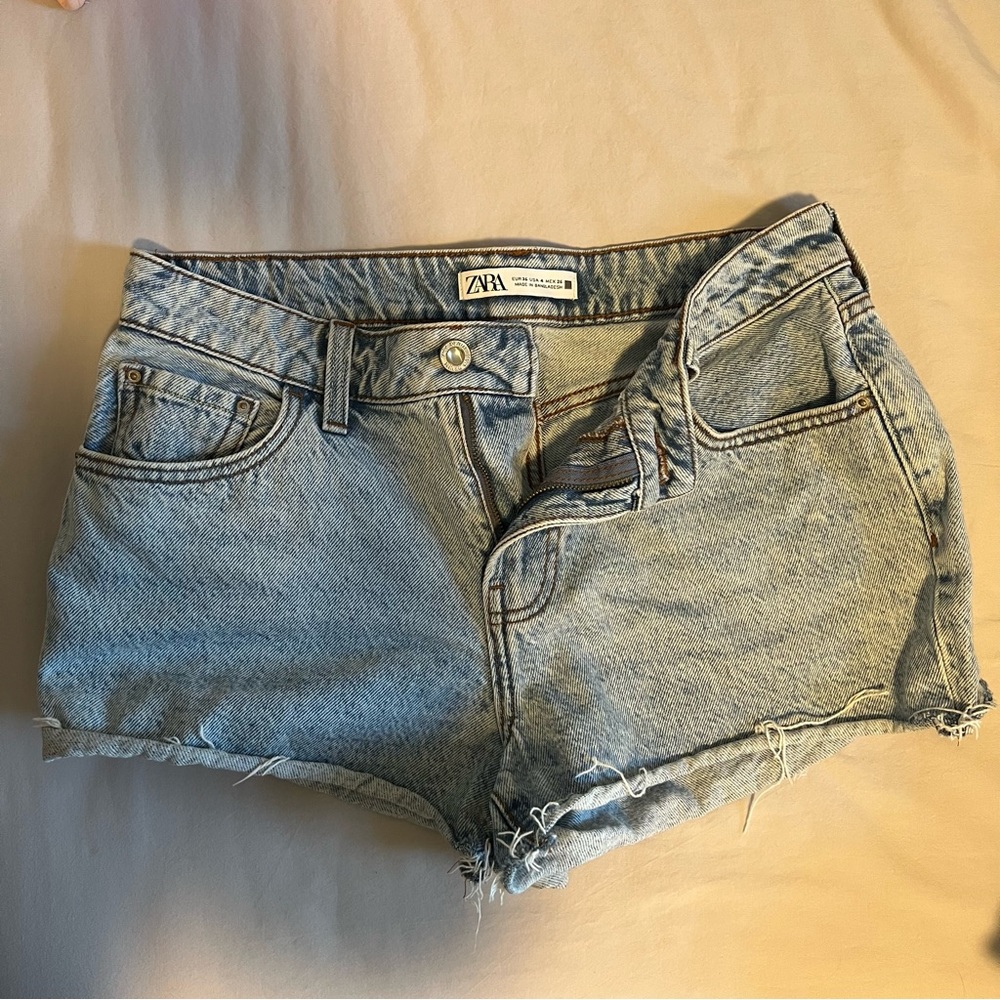 Zara denim shorts size 28 frayed hem